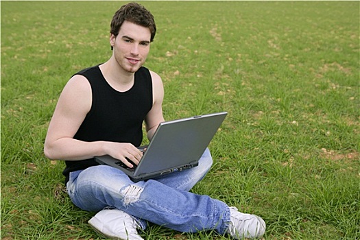 学生,男青年,笔记本电脑,牧场