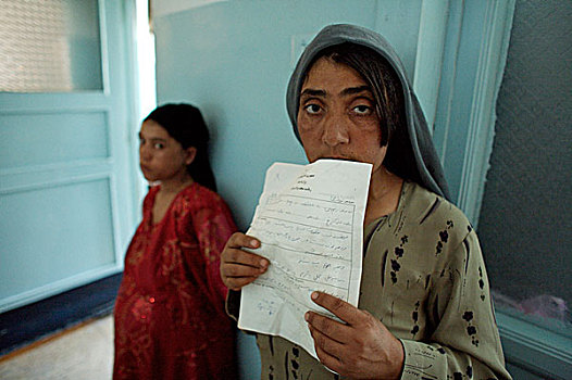 阿富汗,女人,等待,医疗,协助,走廊,母性,城市,赫拉特,医院,交易,50-60岁,容器,白天,遥远,区域,缺乏,进入