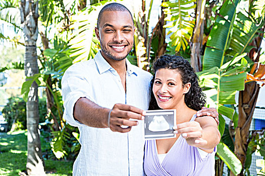 头像,高兴,男人,怀孕,妻子,拿着,超声波扫描图,白色背景