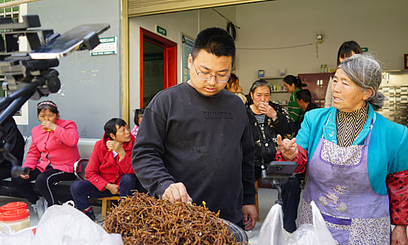 重庆酉阳,电商进村组,家门口线上赶场