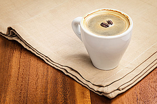 暗色,浓咖啡,杯子,两个,咖啡豆,粗麻布,表面