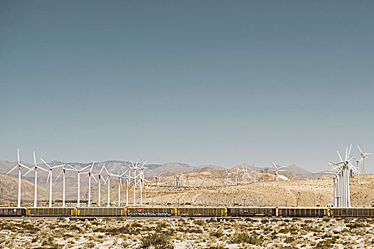 货运列车,正面,风电场,棕榈泉,加利福尼亚,美国