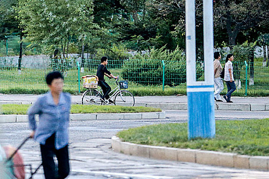 朝鲜人喜欢骑自行车出行成了名副其实的自行车王国
