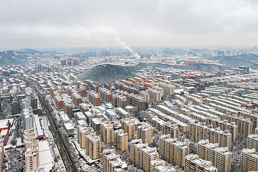 航拍雪后的济南都市风光