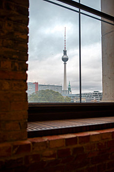 德国柏林博物馆岛窗外的电视塔