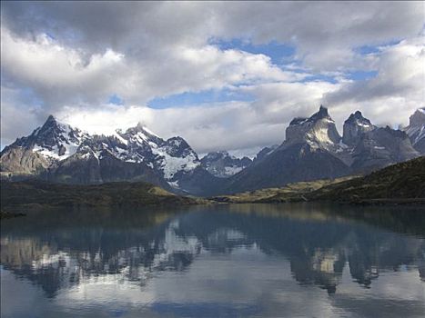 反射,山峦,水中,托雷德裴恩国家公园,巴塔哥尼亚,智利