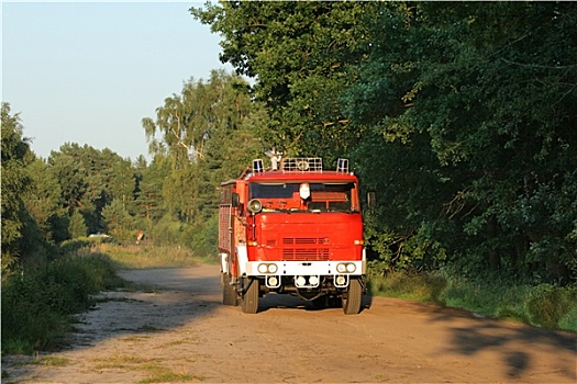 老,消防车,乡村道路