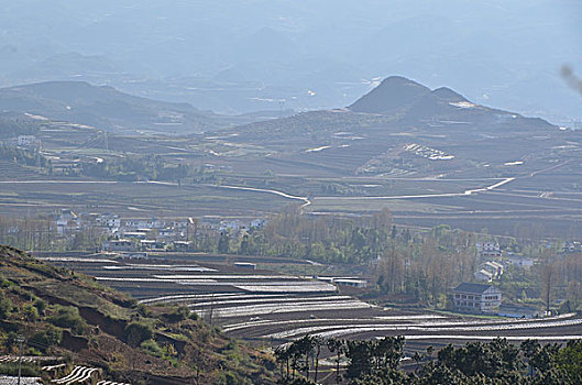 威宁,风光,田园,公路,山脉,天空,高海拔,云贵高原,民居,美景,春季