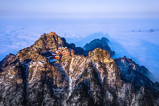 湖北十堰武当山雪景云海日出