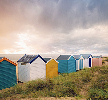 排,彩色,海滩小屋,乌云,上方,海洋,英格兰