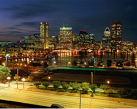 城市天际线,夜晚,巴尔的摩,马里兰,美国