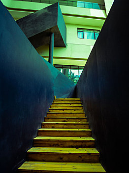 海南省三亚市康年度假酒店现代几何图形消防楼梯