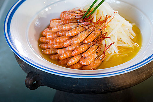 盘菜烧河虾,河虾,虾,鲜美,盘菜,萝卜丝,萝卜