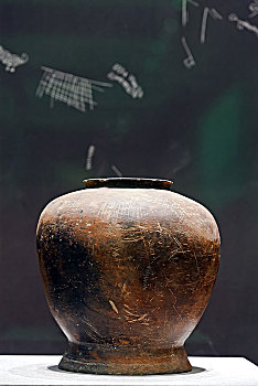 良渚文化,刻符陶罐
