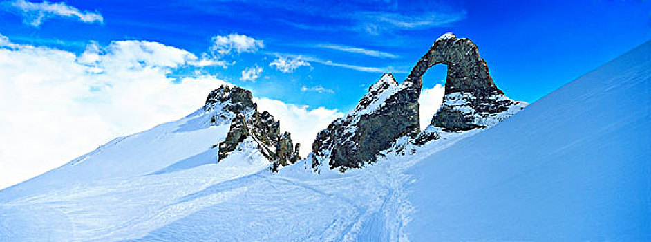 积雪,崎岖,山