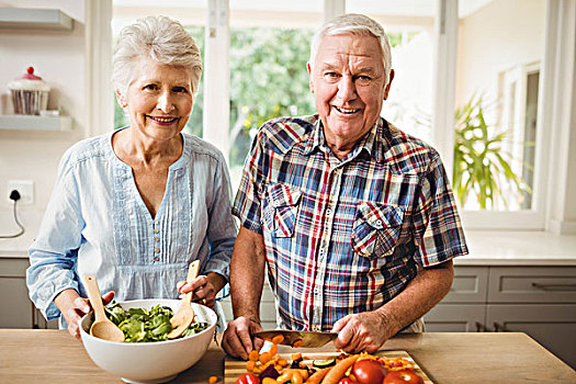 老年,夫妻,准备,沙拉,头像,厨房