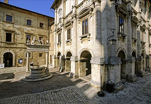 邸宅,喷泉,大广场,蒙蒂普尔查诺红葡萄酒,锡耶纳省,托斯卡纳,意大利,欧洲