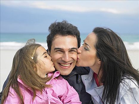 母女,6-8岁,吻,父亲,相互,海滩,阿利坎特,西班牙