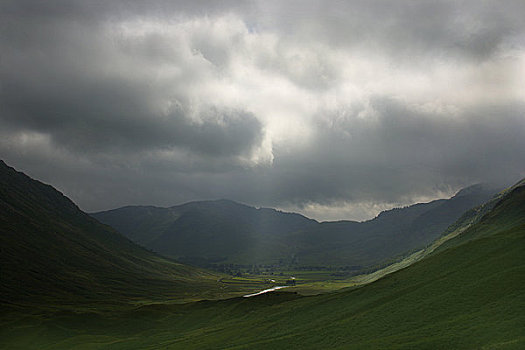 英格兰,坎布里亚,湖区国家公园,闯入,乌云,围绕,山峦,道路
