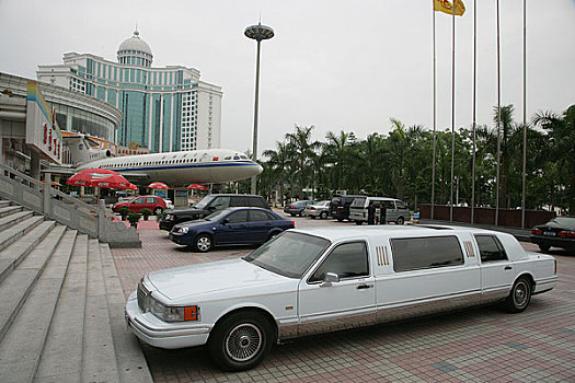 珠海街头的豪华车