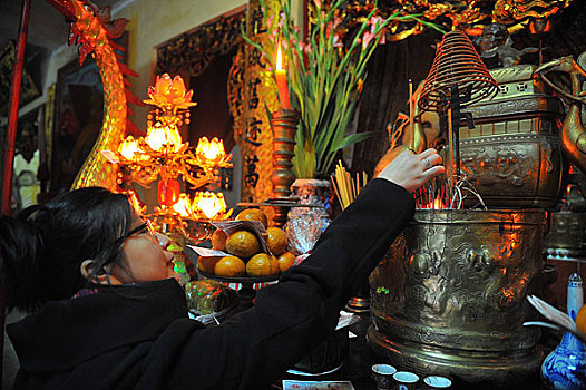 越南,河内,女人,祈祷,佛教寺庙