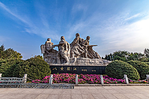 黑龙江省牡丹江市八女投江雕塑建筑景观
