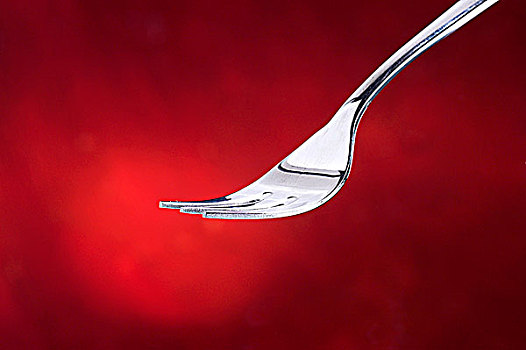 叉子,红色背景