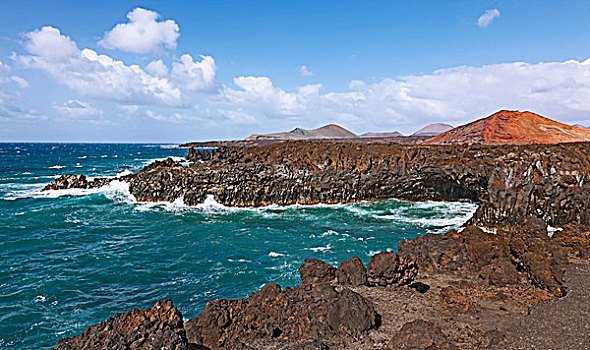 岩石海岸,火山地貌,火山,蒂玛法雅国家公园,后面,兰索罗特岛,加纳利群岛,西班牙,欧洲