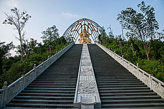 广东省深圳市大梅沙东部华侨城大华兴寺四面观音坐莲金佛