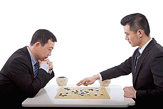 商务人士下围棋