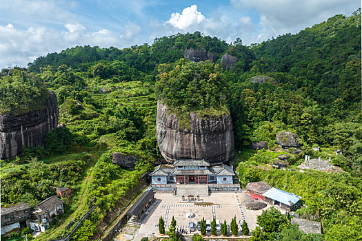 中国广西岑溪市天龙顶山地公园日出云海奇观