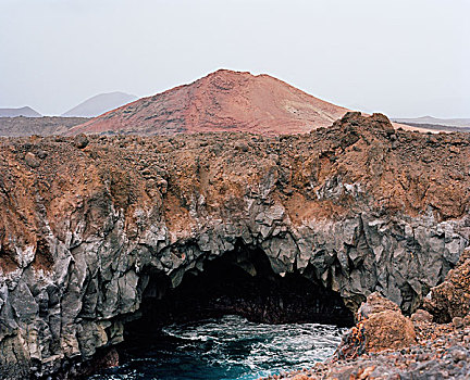 洞穴,兰索罗特岛