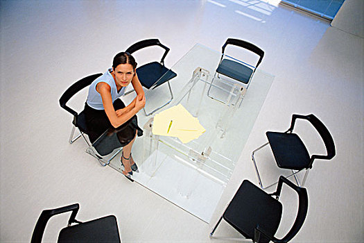 职业女性,坐,书桌,办公室