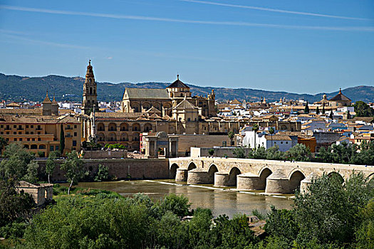 罗马桥,上方,瓜达尔基维尔河,科多巴省,安达卢西亚,西班牙,欧洲