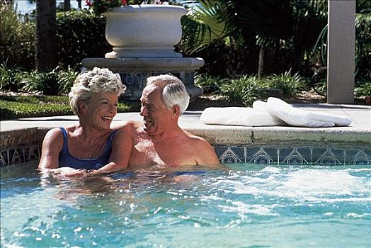伴侣,男人,女人,老人,游泳池,开心,笑