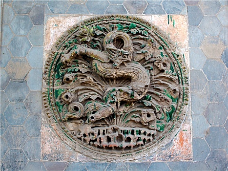 汾城棂星门两边,的琉璃雕刻