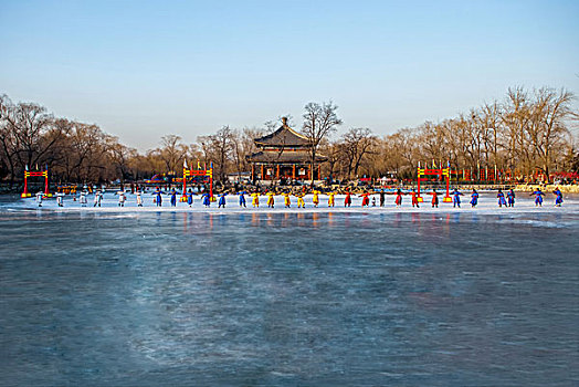 春节皇宫古老表演冰嬉图