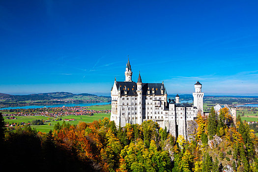 德国巴伐利亚著名的历史古迹,新天鹅堡