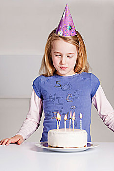 女孩,吹灭,蜡烛,生日蛋糕