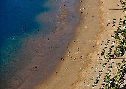 折叠躺椅,海滩,干盐湖,圣安德烈斯岛,特内里费岛,加纳利群岛,西班牙,欧洲
