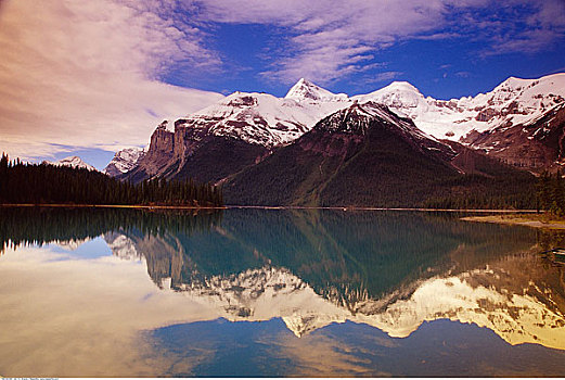 山脉,湖,玛琳湖,碧玉国家公园,艾伯塔省,加拿大