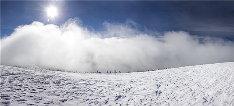 冬季风景,积雪,山,蓝天
