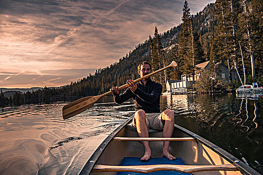 男青年,独木舟,湖,高,山脊,加利福尼亚,美国