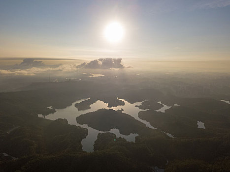 航拍清晨时分的惠州红花湖风光