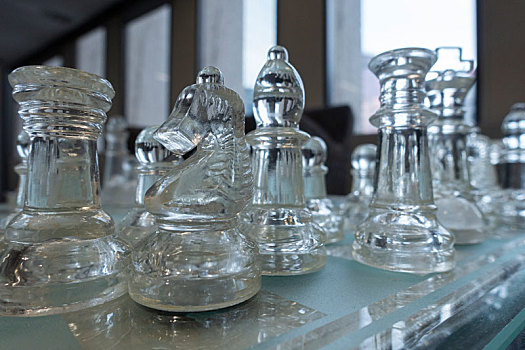 玻璃质透明的国际象棋
