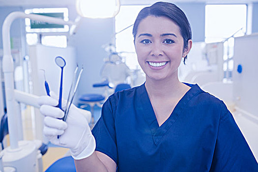 微笑,女性,牙医,拿着,牙齿,工具,牙科诊所