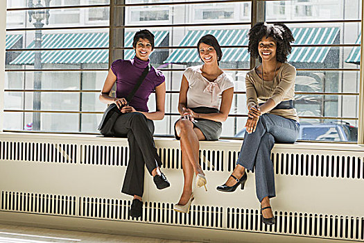 肖像,三个,职业女性,坐,办公室