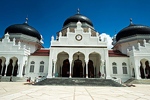 indonesia,sumatra,banda,aceh,baiturrahman,grand,mosque,mesjid,raya,against,blue,sky