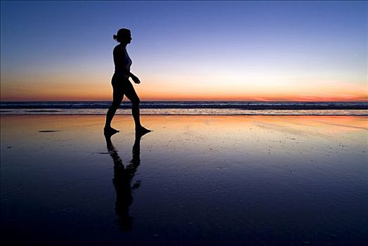 剪影,女人,海滩,日落,凯布尔海滩,澳大利亚