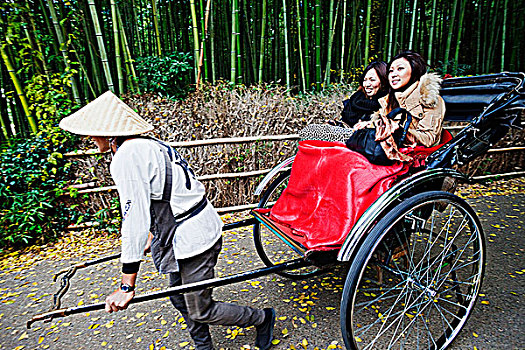 两个女人,骑,人力车,日本